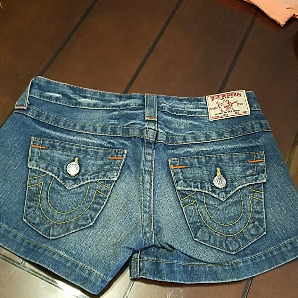 Shorts - Picture 2 of 4